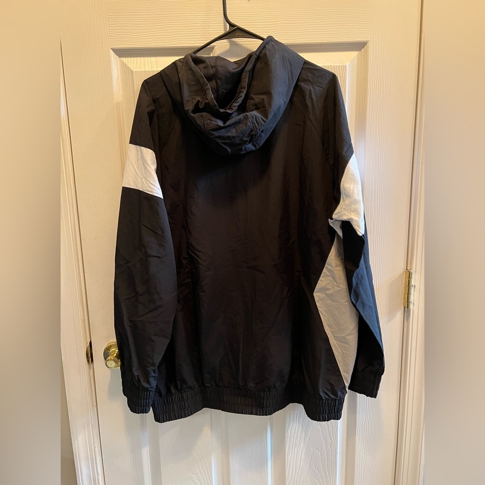 Adidas men’s Large lightweight jacket - Picture 2 of 3